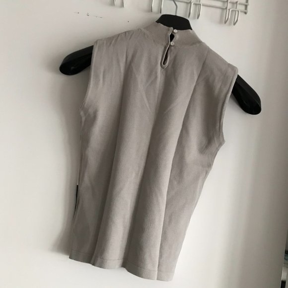 Knit Sleevless Sweater (fits XS-S) - Picture 2 of 2